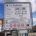Grosszuegiges Dach-loft - 120qm, Dart, Airhockey, Beamer, Nahe Hafen, Schloss & Altstadt Apartment Schwerin (Mecklenburg-Vorpommern)