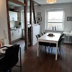 Grosszuegiges Dach-loft - 120qm, Dart, Airhockey, Beamer, Nahe Hafen, Schloss & Altstadt Apartment