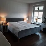 Grosszuegiges Dach-loft - 120qm, Dart, Airhockey, Beamer, Nahe Hafen, Schloss & Altstadt Apartment *