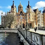 Apartment Grosszuegiges Dach-loft - 120qm, Dart, Airhockey, Beamer, Nahe Hafen, Schloss & Altstadt Schwerin (Mecklenburg-Vorpommern)
