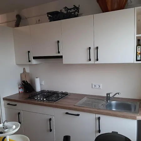 Großzügiges Dach-loft - 120qm, Dart, Airhockey, Beamer, Nahe Hafen, Schloss&altstadt