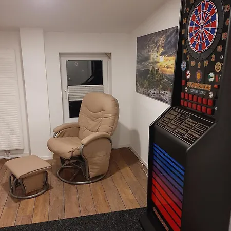 Апартаменти Grosszuegiges Dach-loft - 120qm, Dart, Airhockey, Beamer, Nahe Hafen, Schloss & Altstadt *
