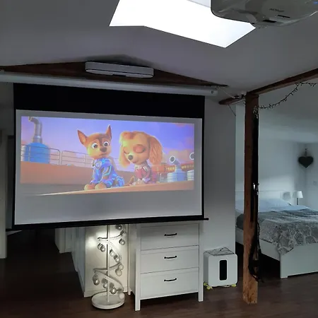 Апартаменти Grosszuegiges Dach-loft - 120qm, Dart, Airhockey, Beamer, Nahe Hafen, Schloss & Altstadt