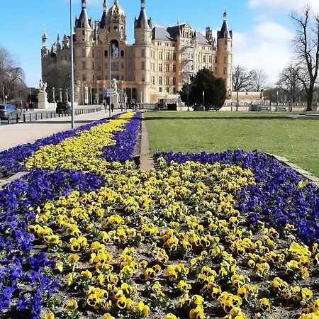 City-apartment 2 - 120qm, Dart, Airhockey, Beamer * Schwerin