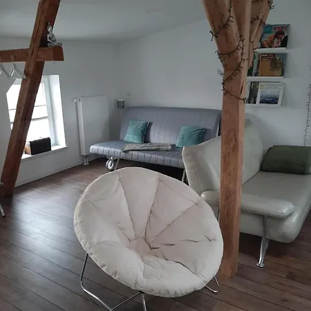 Grosszuegiges Dach-loft - 120qm, Dart, Airhockey, Beamer, Nahe Hafen, Schloss & Altstadt * Шверін