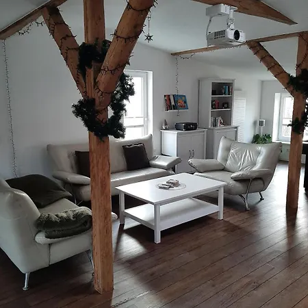 Grosszuegiges Dach-loft - 120qm, Dart, Airhockey, Beamer, Nahe Hafen, Schloss & Altstadt Апартаменти *